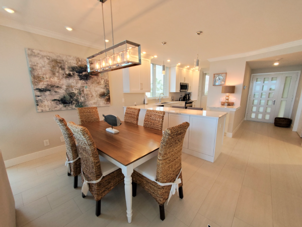 Luxurious Beachfront Condo in Longboat Key Florida - Stunning Gulf Views